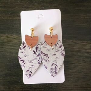 Elegant Leaf Pattern Earrings